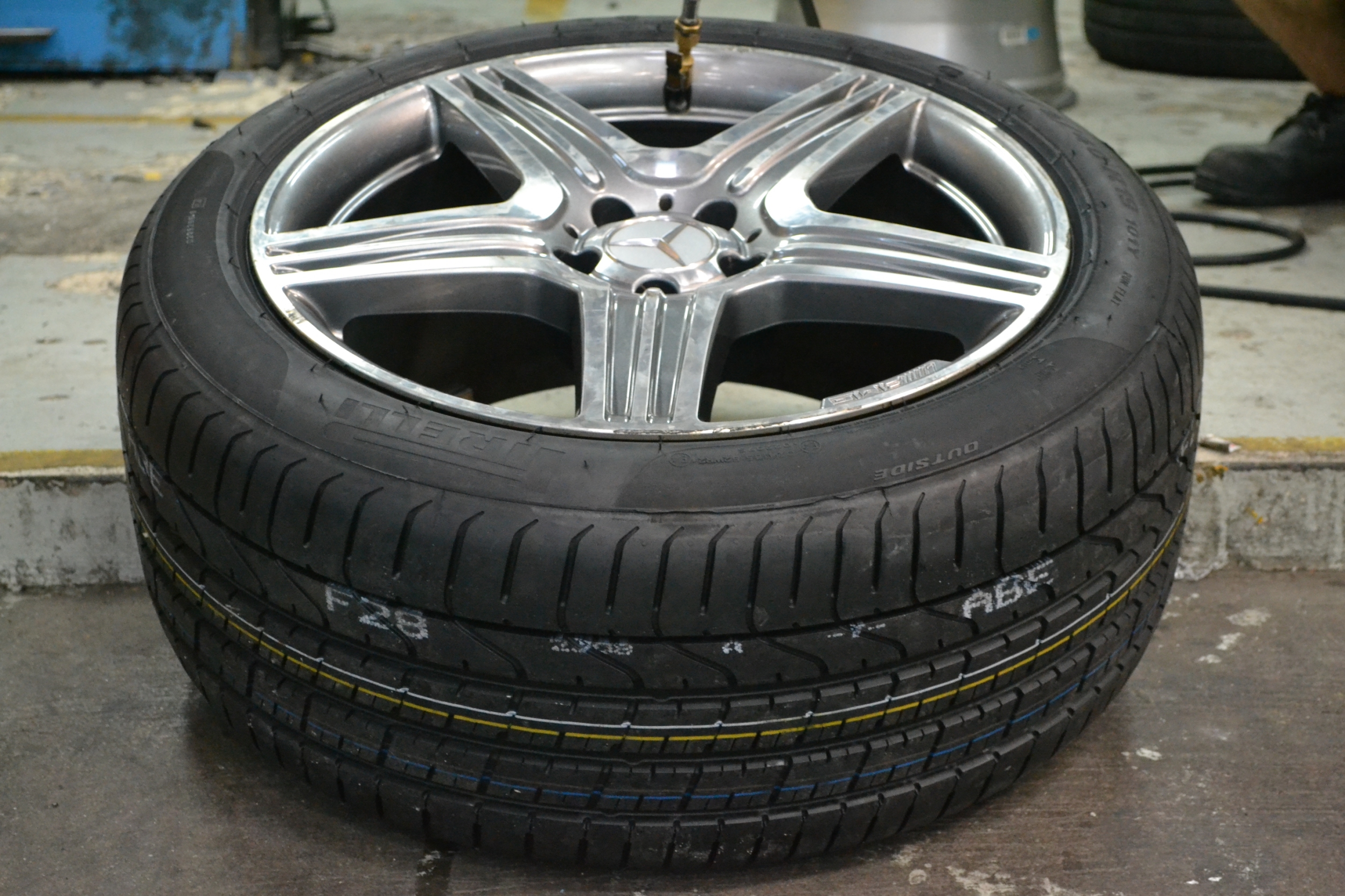 ยางใหม่ค้างปี ลดราคาเกินคุ้ม PIRELLI PZERO RFT 275/40-19 ราคาพิเศษ