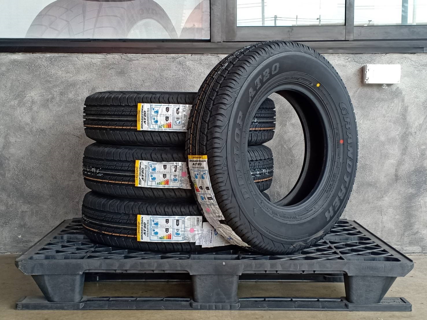 DUNLOP GRANDTREK AT20 195/80R15 ปี20