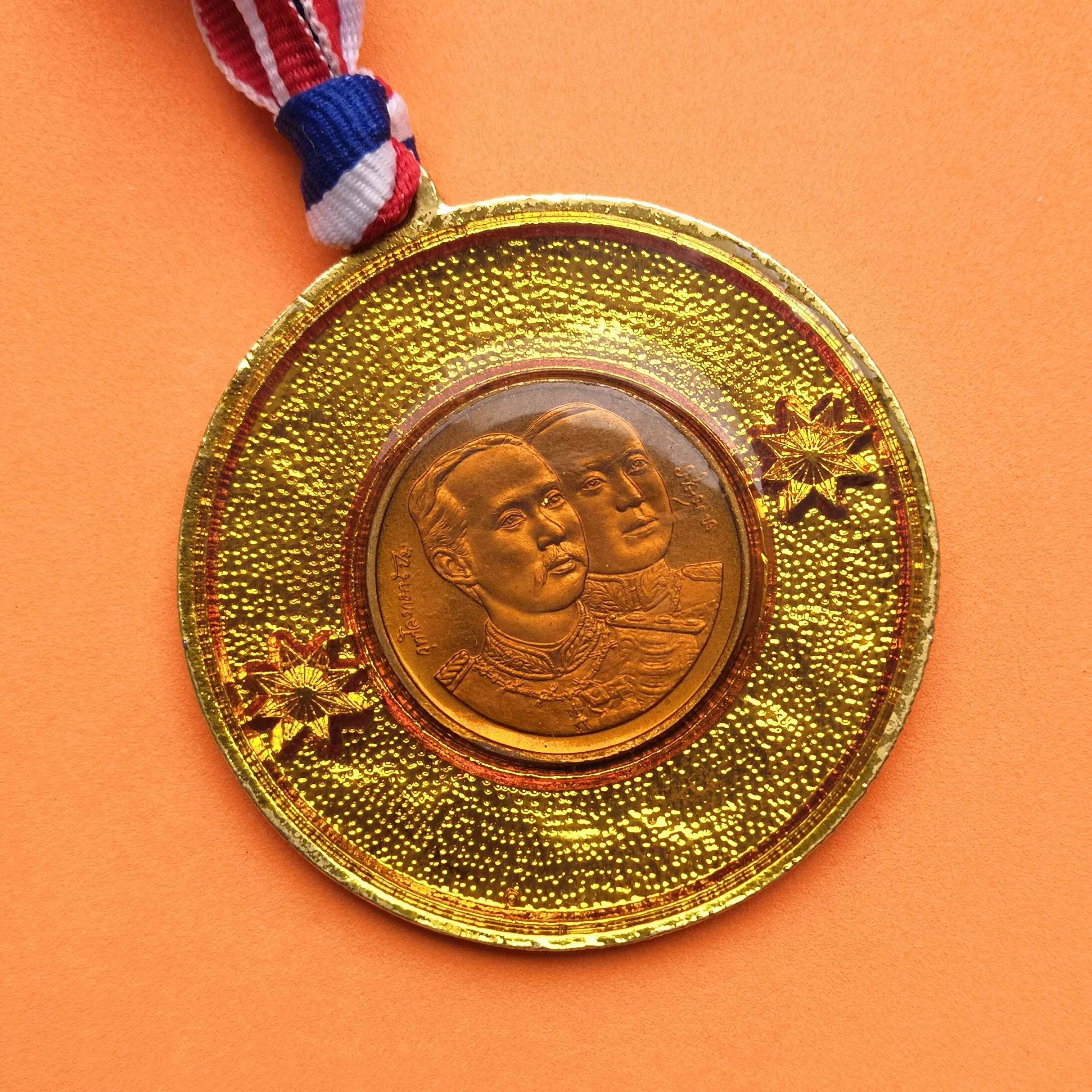 เหรียญ รัชกาลที่ 5 และรัชกาลที่ 6 เดิน-วิ่ง 80 ปี จุฬาลงกรณ์มหาวิทยาลัย พศ 2540 ขนาด 5.9 เซน