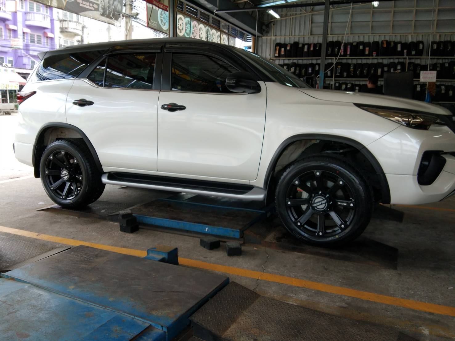 ล้อแท้ MICKEY THOMPSON ROUSH ขอบ20