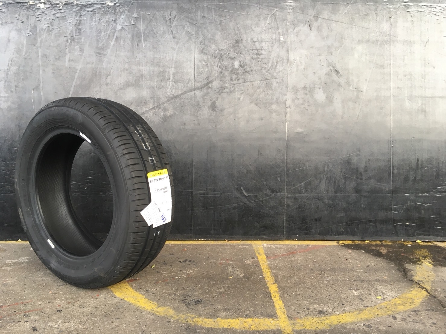 DUNLOP R1 185/60-15 ยางใส่เก๋ง VIOS YARIS