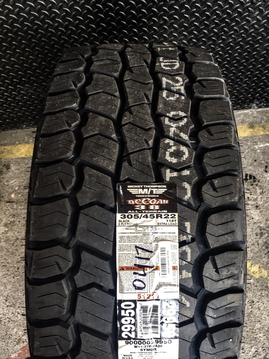 MICKEY THOMPSON DEEGAN 38 AT 305/45R22 ยางใหม่