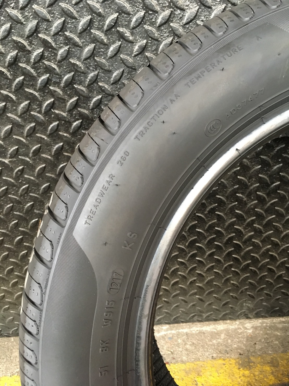 PIRELLI CINTURATO P7 205-55-16 เส้น 4900 บาท ปี17 ซื้อ2แถม2 จ่าย 9800 ได้ 4เส้น