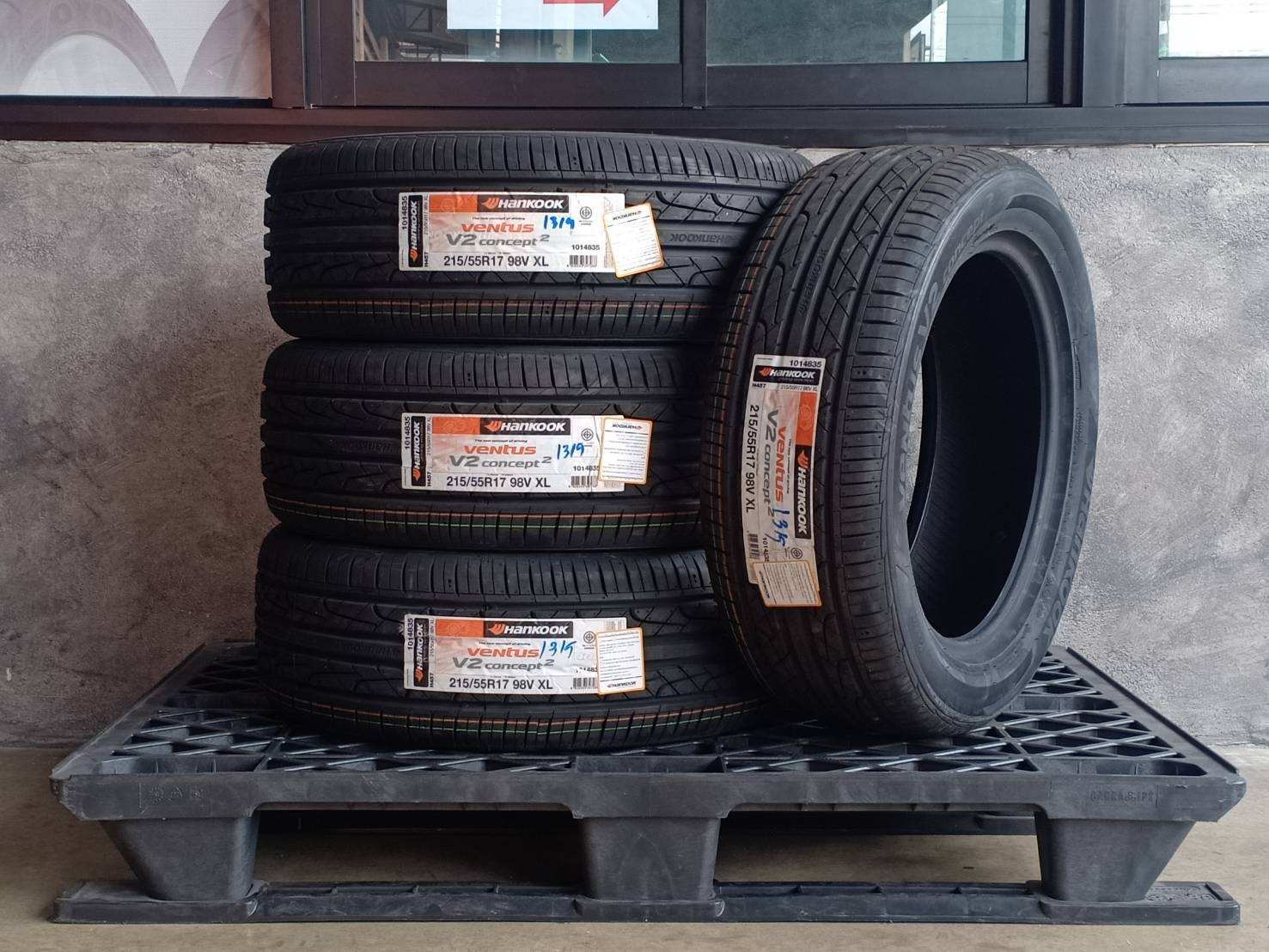 HANKOOK VENTUS V2 CONCEPT2 215/55R17 ปี19 ลดราคาหนักๆ