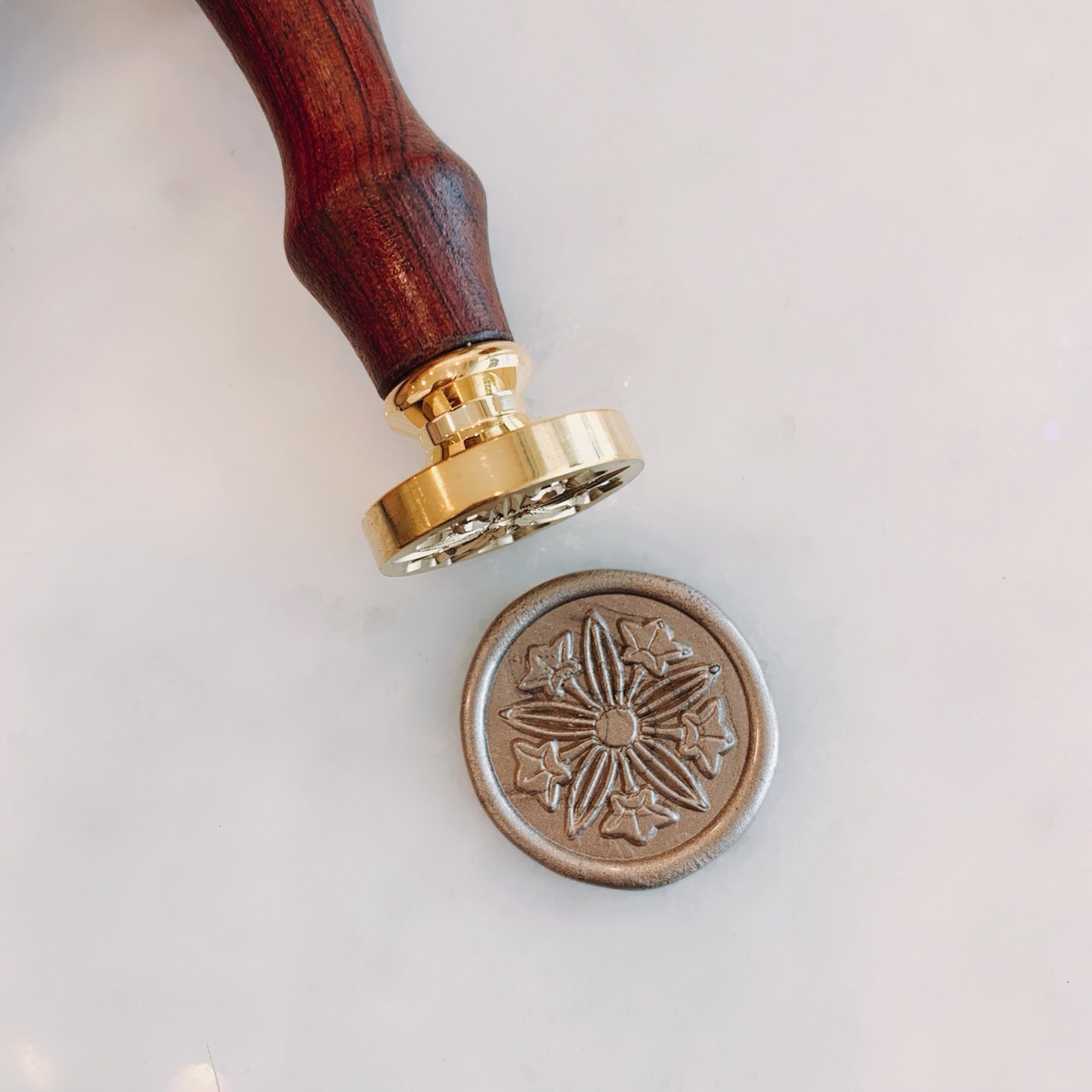 Japanese crest ขนาด 2.5 cm. (ด้ามไม้)