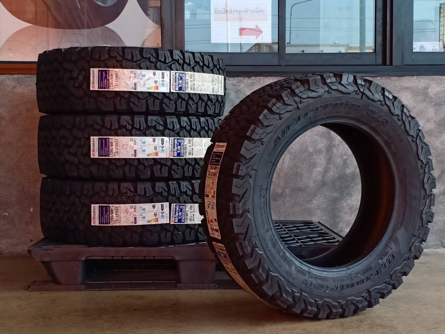 BF-GOODRICH 265/60R18 ALL TERRAIN T/A KO2 119/116S 10PR (ตัวหนังสือดำ) MADE IN U.S.A.