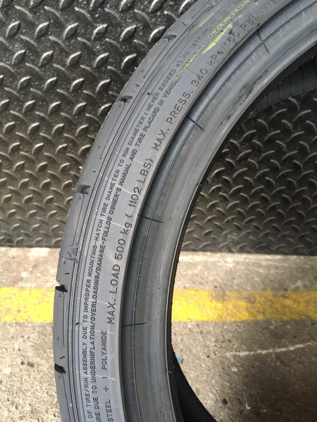 DUNLOP DZ102 205-40-17 เส้นละ 6000 ปี18 ซื้อ2แถม2 จ่าย 12000 ได้ 4 เส้น ปี18