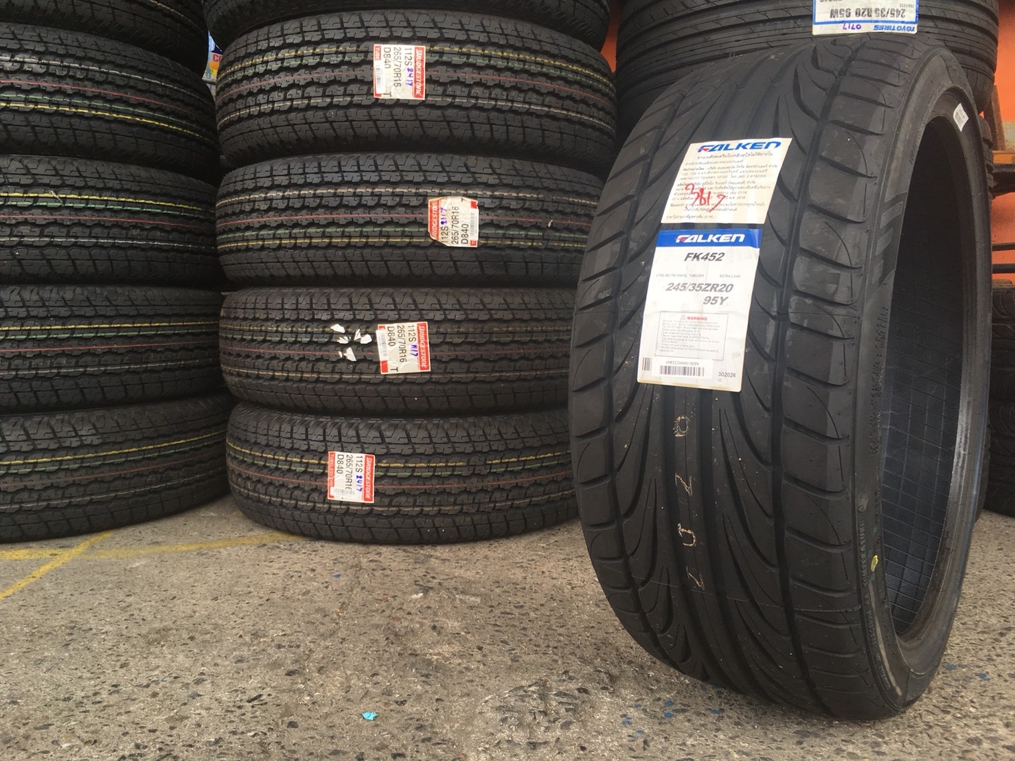 ยางเข้ามาใหม่ FALKEN FK452 245/35-20 ซื้อ2แถม2