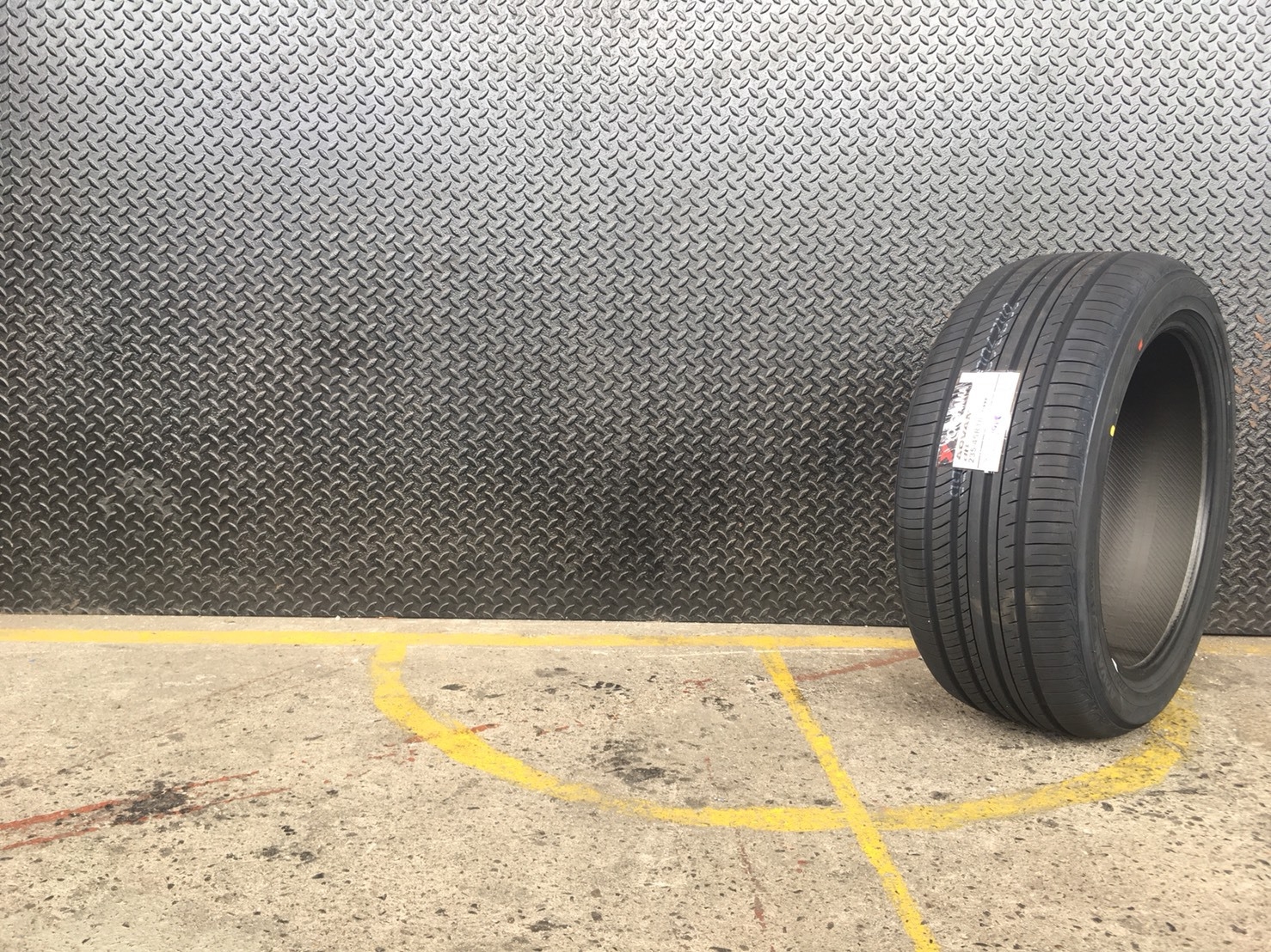 YOKOHAMA ADVAN DB V552 235-45-18 เส้น 5800 ปี18 ปกติ 7500