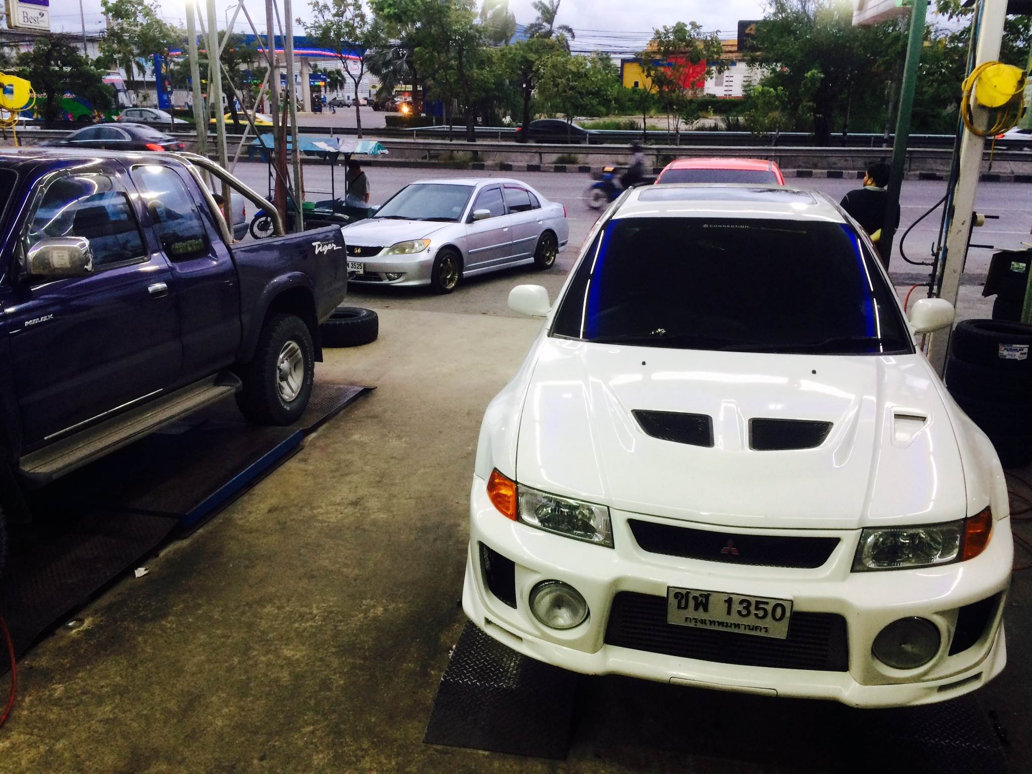 ยางใหม่ FEDRAL 595RSR 285/30-18 เส้น 4750 ปกติ 9500