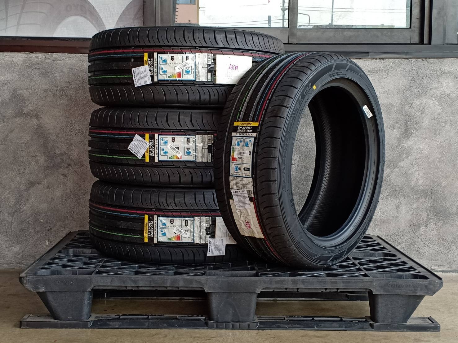 DUNLOP SP SPORT MAXX050 235/45R18 94Y JAPAN