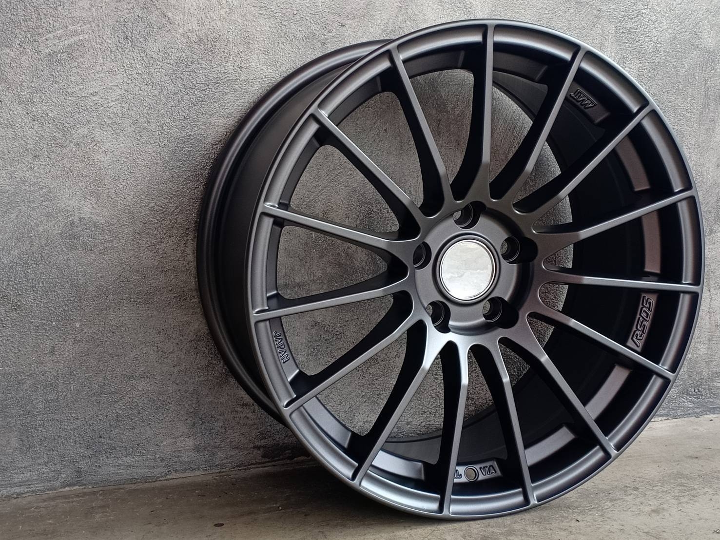 RS 05 (TL-008) 18X8.5 5X114.3 35 73.1 DARK GM FLAT