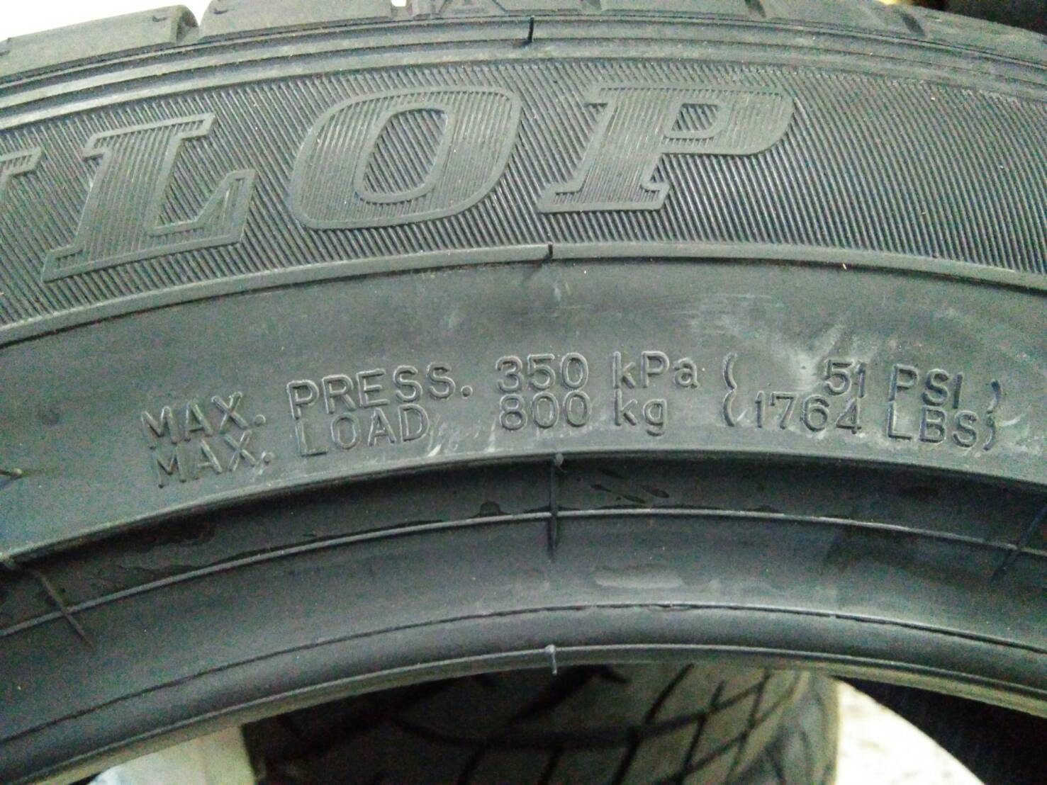 DUNLOP SP SPORT MAXX050+ 245/50R18 ปี17 ขาย 7800 ปกติ 12000