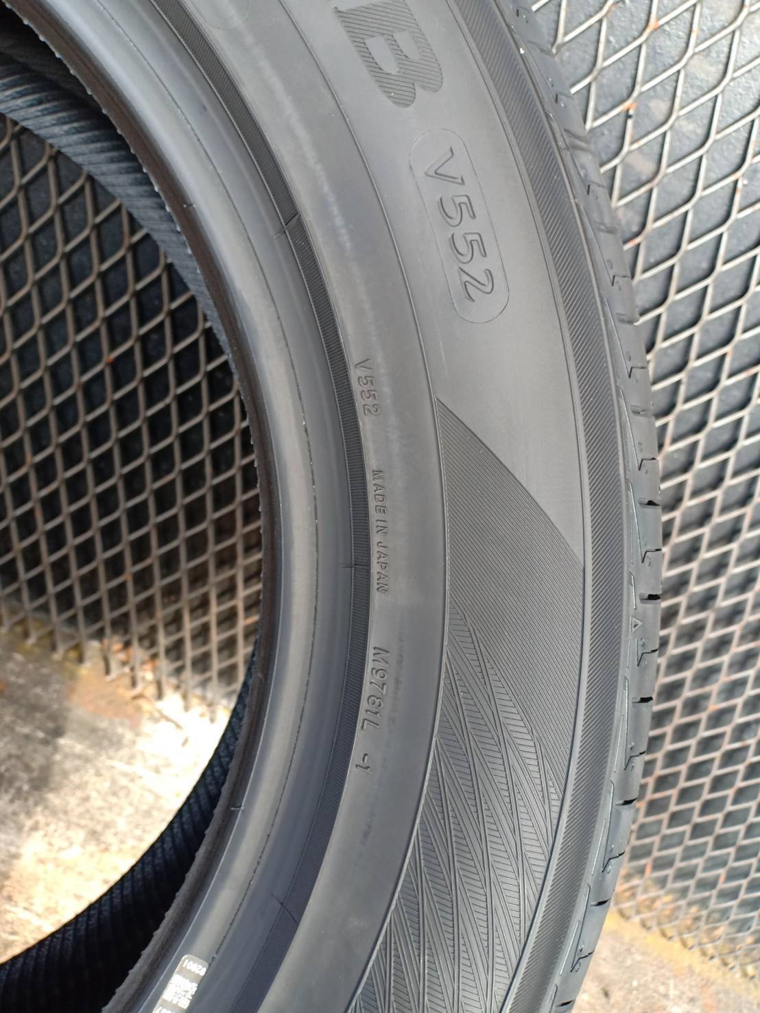 YOKOHAMA V552 225/55-17 ปี19 ราคาส่ง