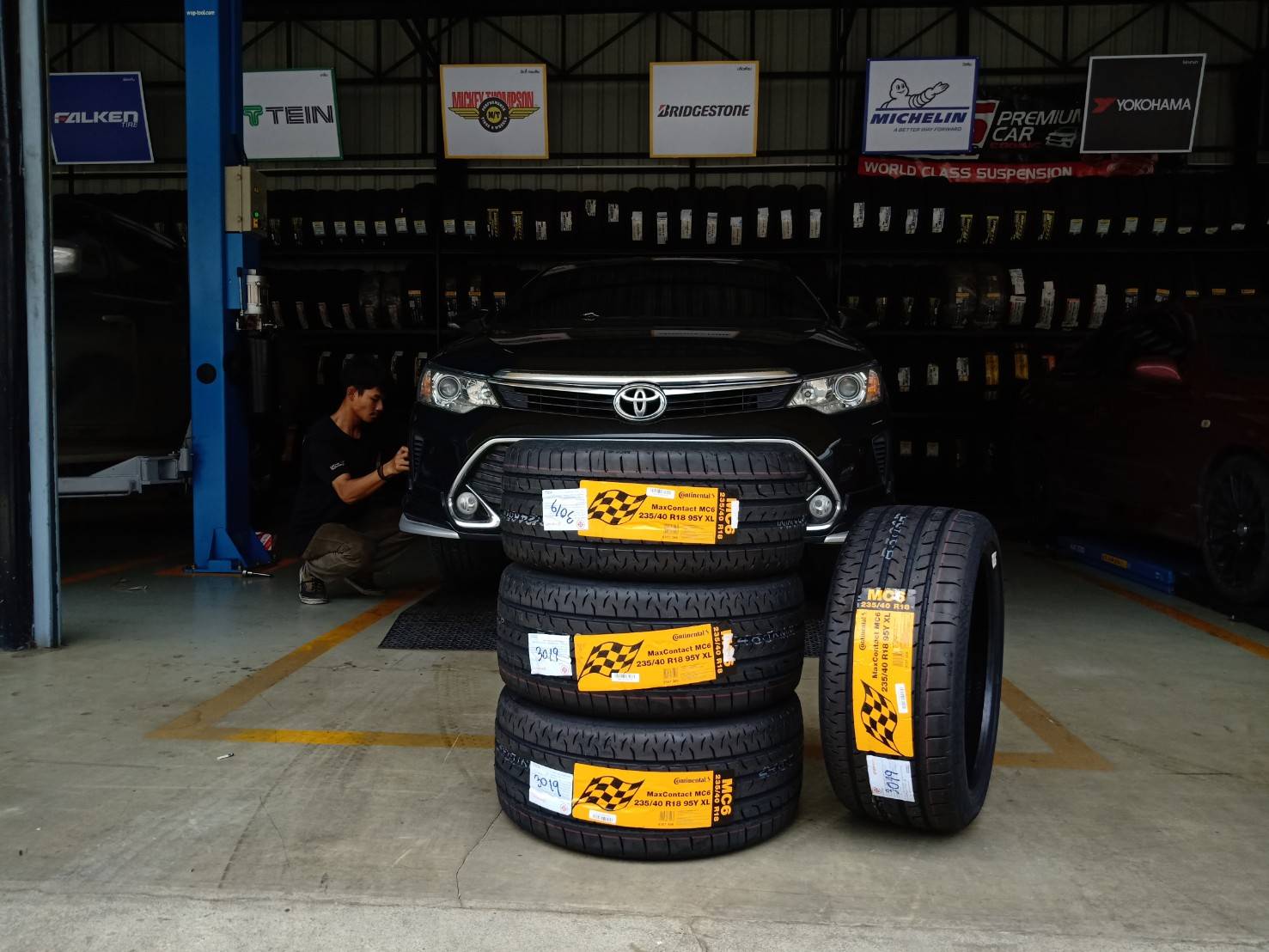 CONTINENTAL MC6 235/40-18 ปี19 ใส่ แคมรี่