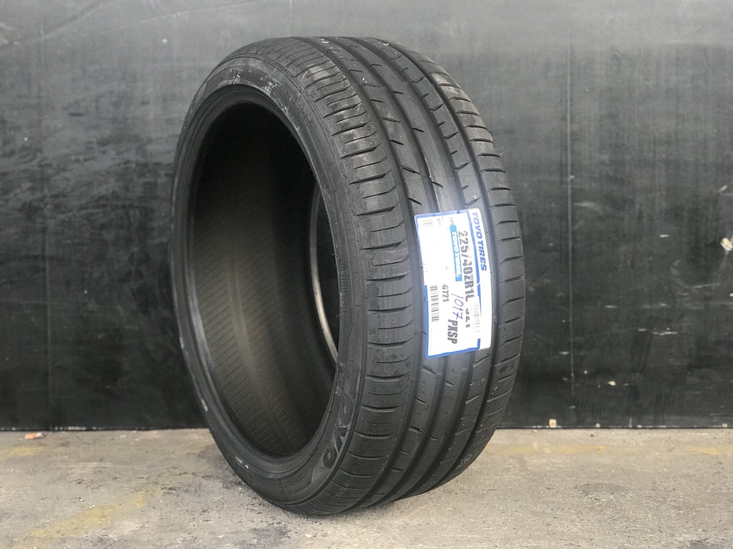TOYO PROXES SPORT 225/40-18 เส้น 3500 ปกติ 7500 ปี17