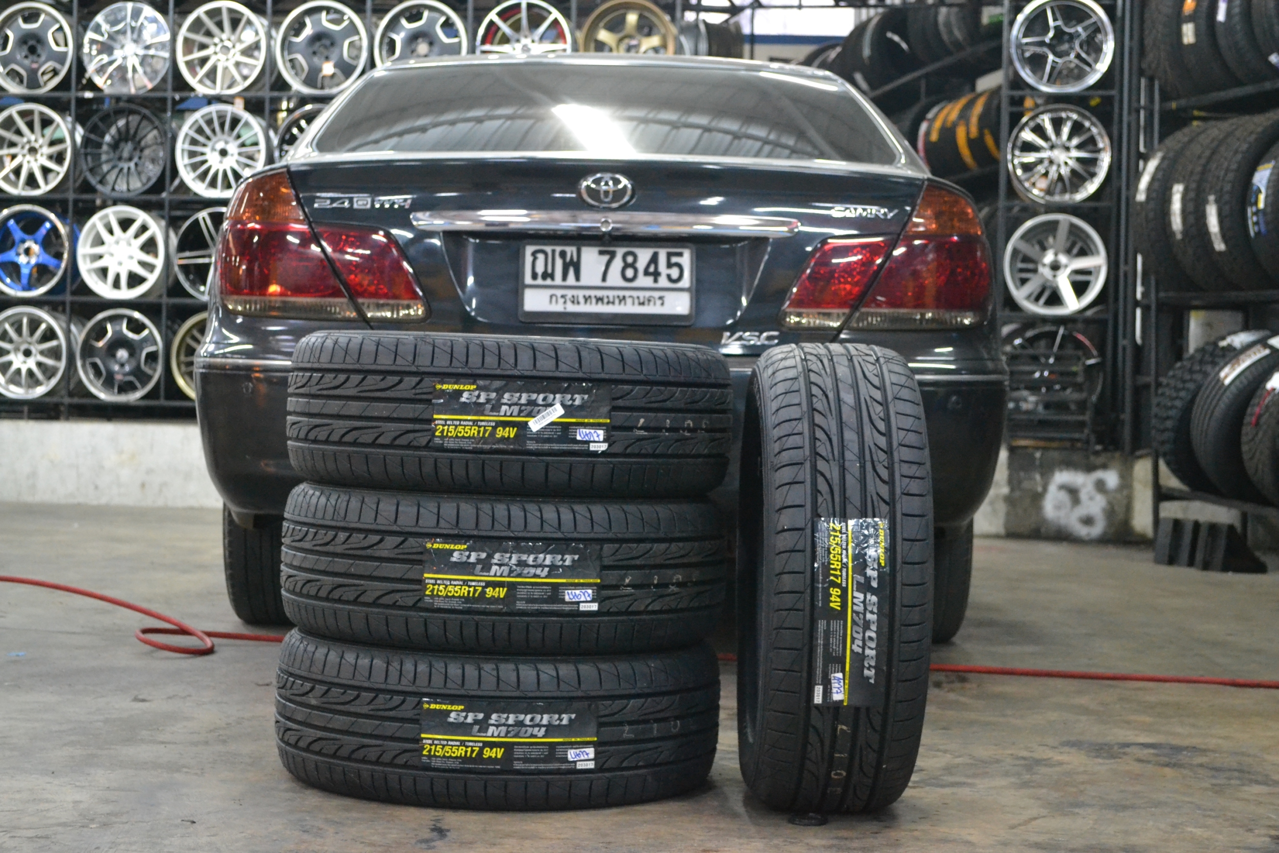 ยางใหม่ DUNLOP LM704 215/55-17 ซื้อ2แถม2 ราคาถูก