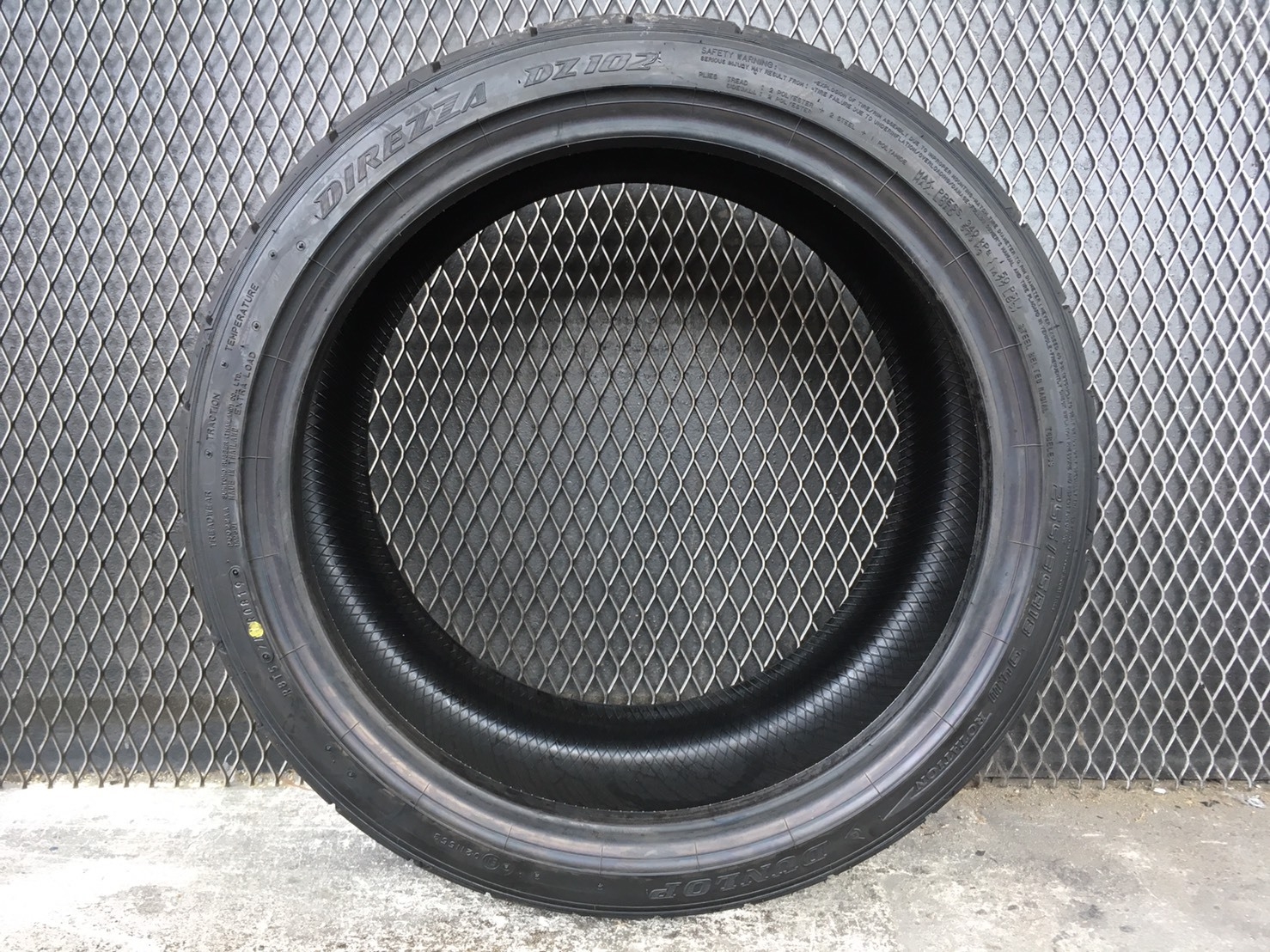 ยางปี19 DUNLOP DZ102 255/35-18 ราคาพิเศษ