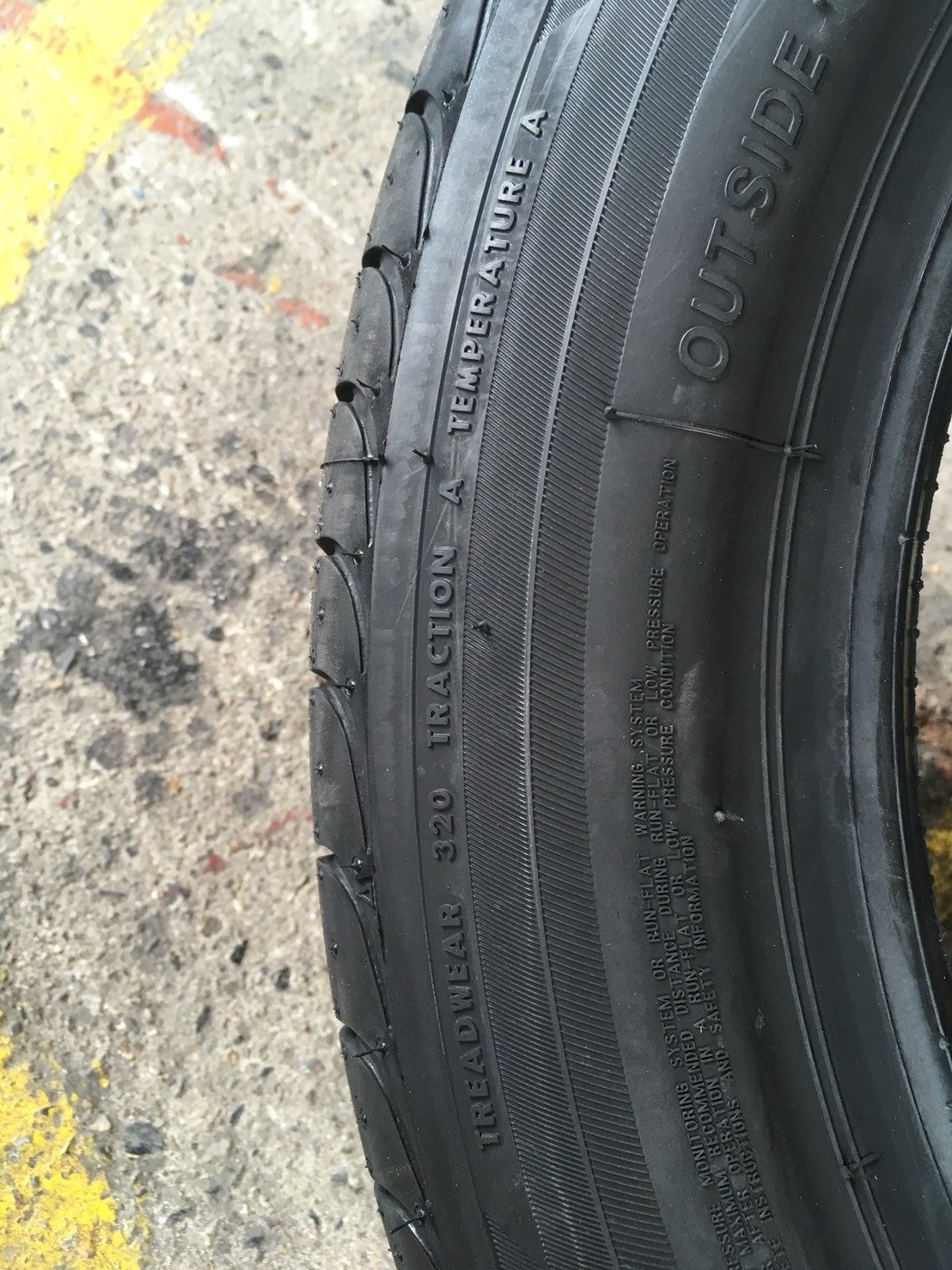 BRIDGESTONE ER300 RFT 225/55-17 มาใหม่ ราคาพิเศษ