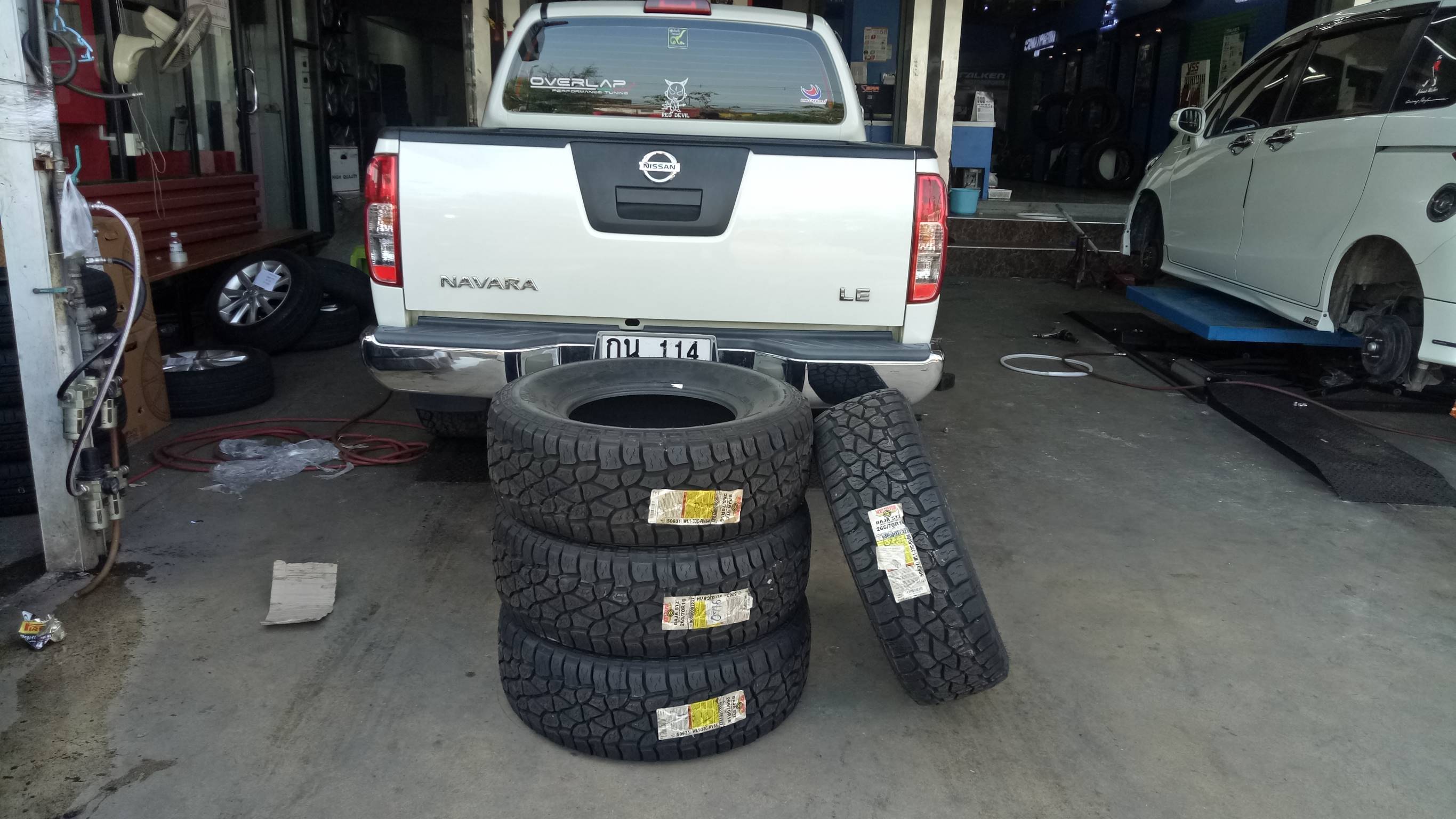 MICKEY THOMPSON STZ 265w70s16 เส้นละ 4900 ปี16 ขอบขาว ปกติ7500