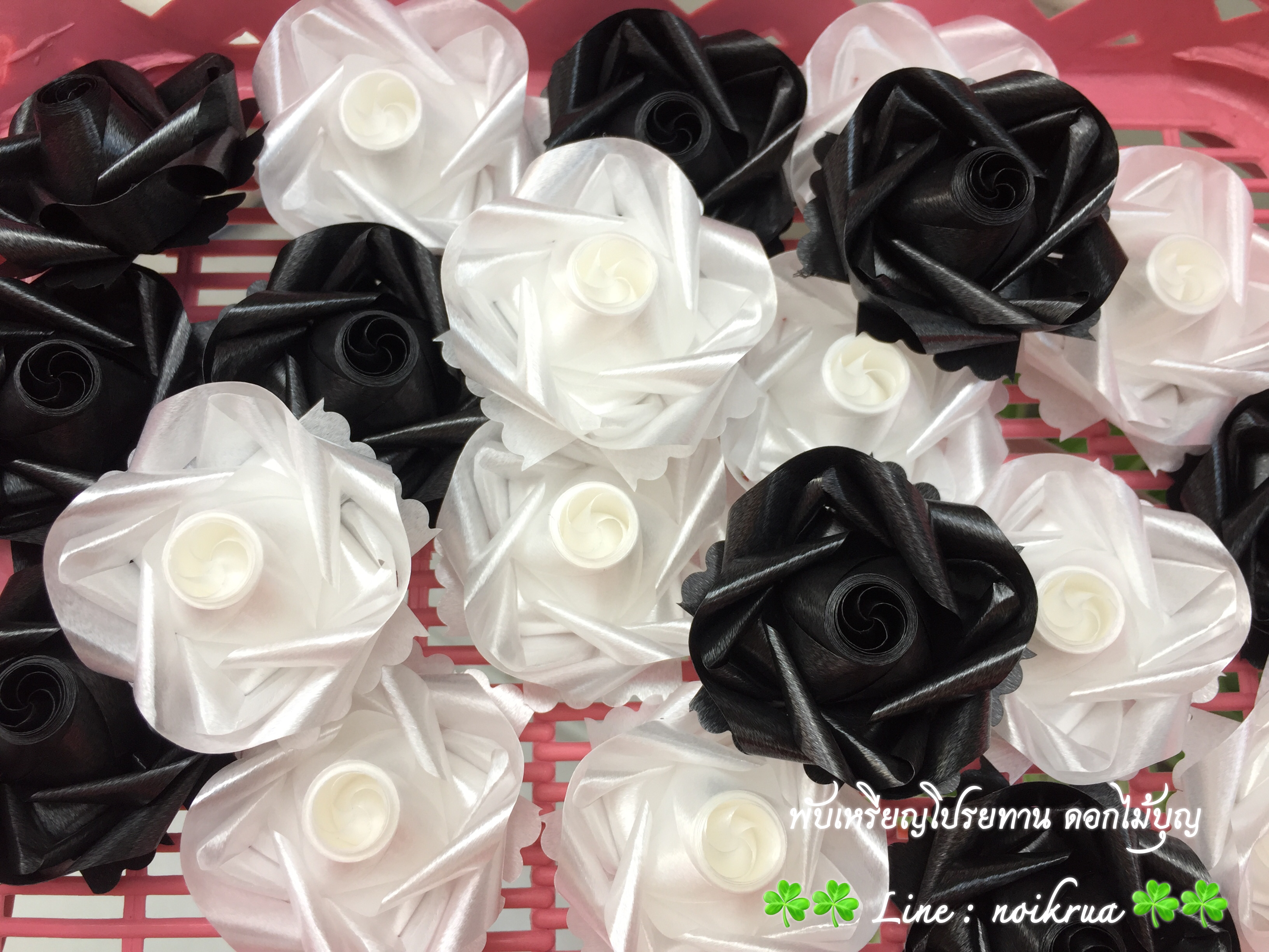 ดอกฟรีเซียสีขาวดำ เหรียญโปรยทาน