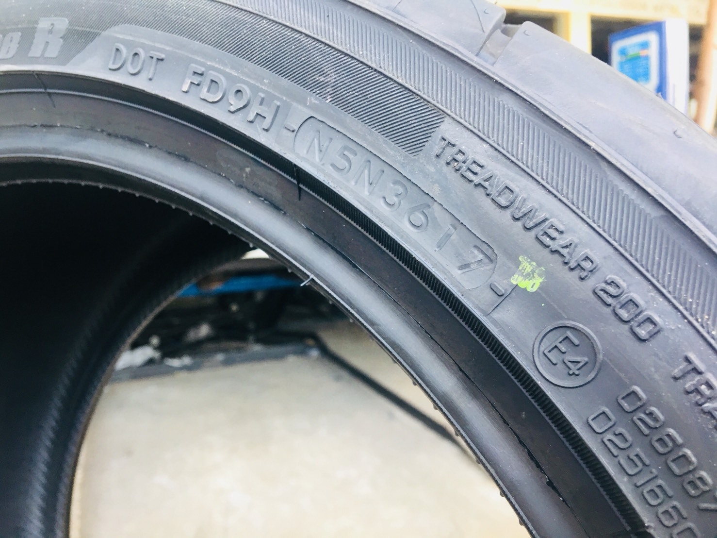YOKOHAMA NEOVA AD08R 275/35R19 ราคาพิเศษ