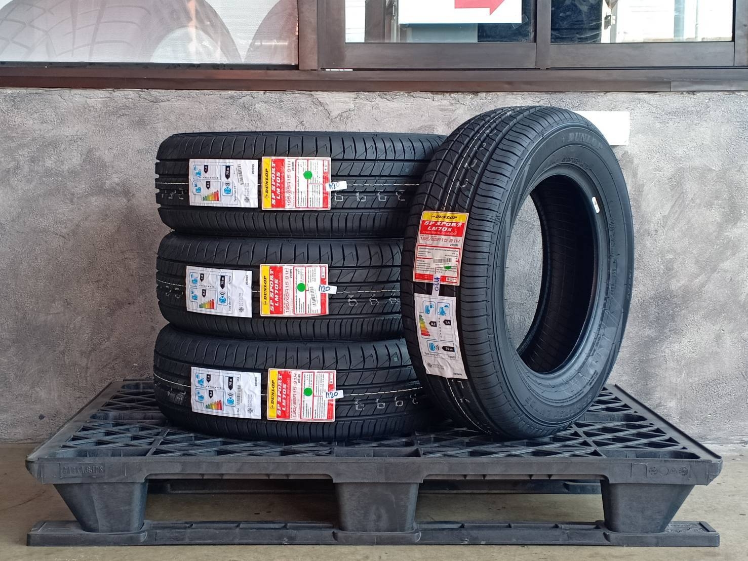 DUNLOP 195/65R15 SP SPORT LM705 91H MADE IN THAILAND