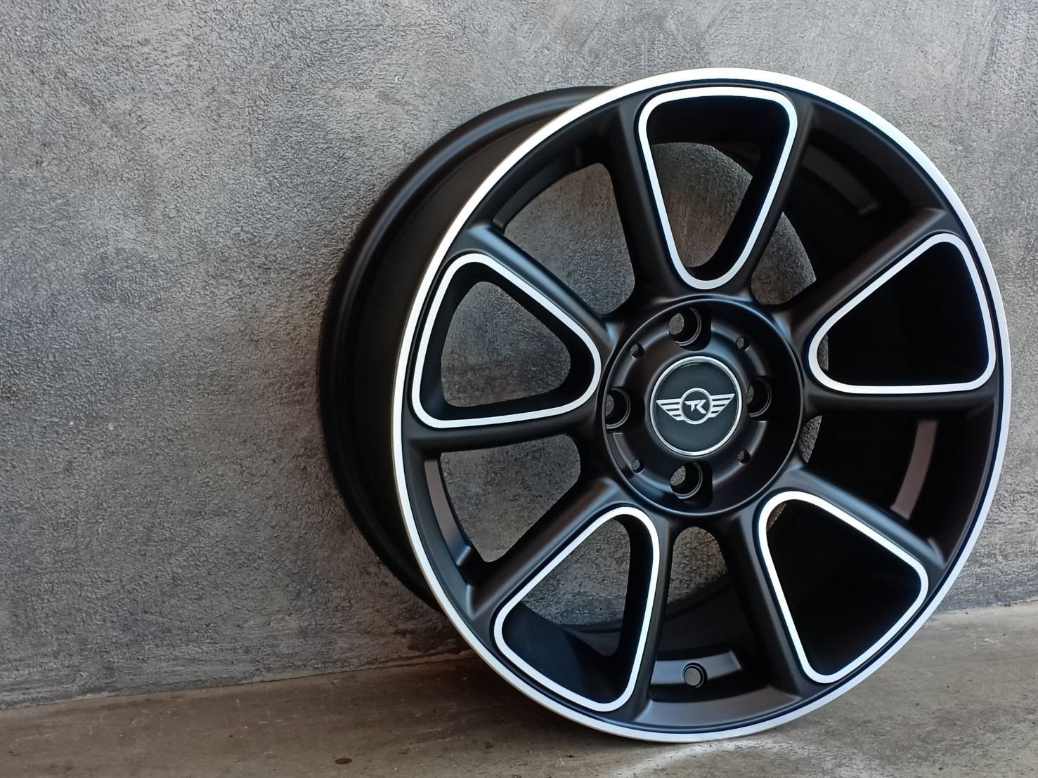 TK-DOLPHIN 15X7 4X100 35 73.1 FP/B MATT