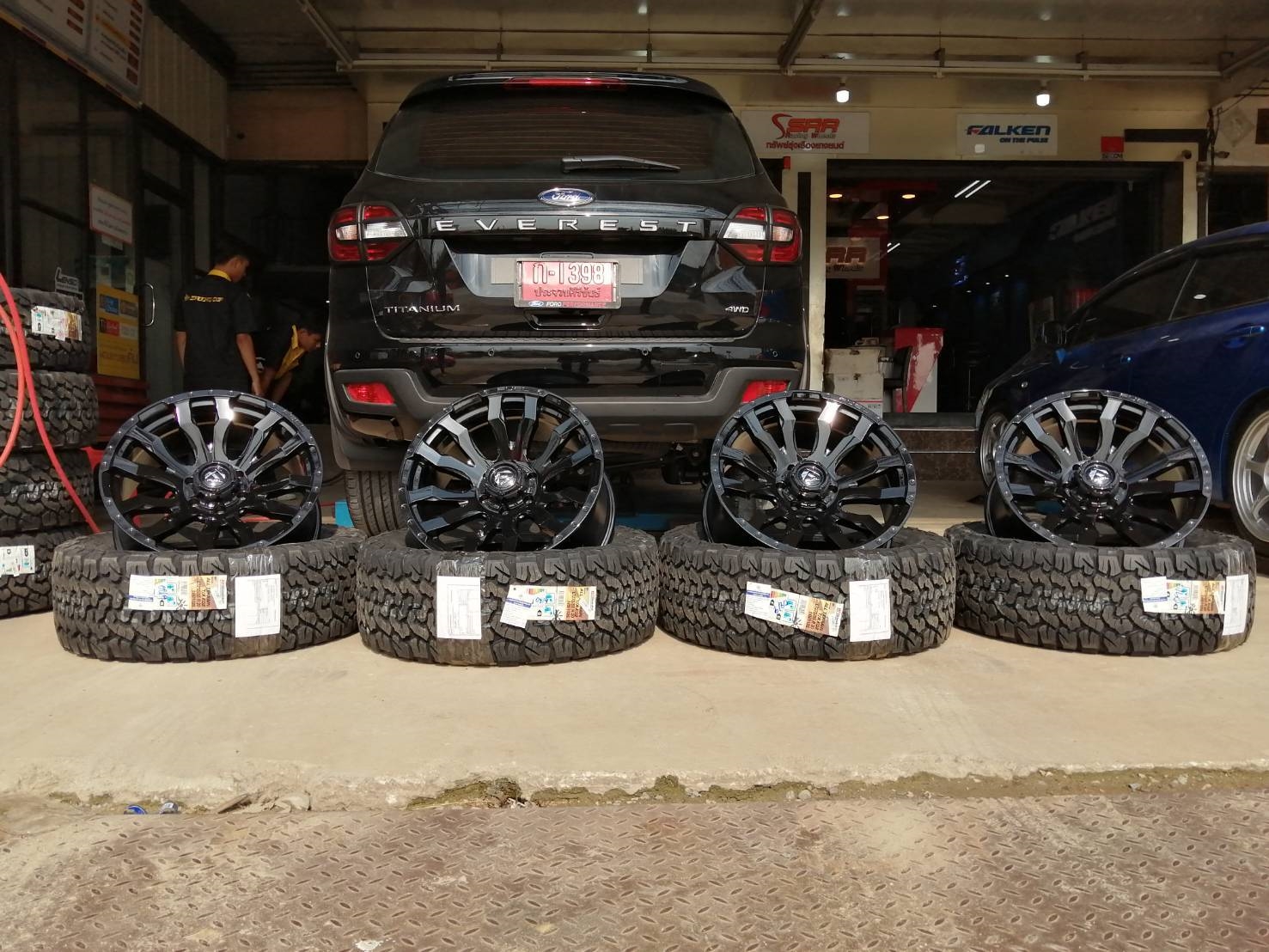 ล้อแท้ FUEL BLITZ ขอบ20 ใส่ EVEREST ราคาพิเศษ