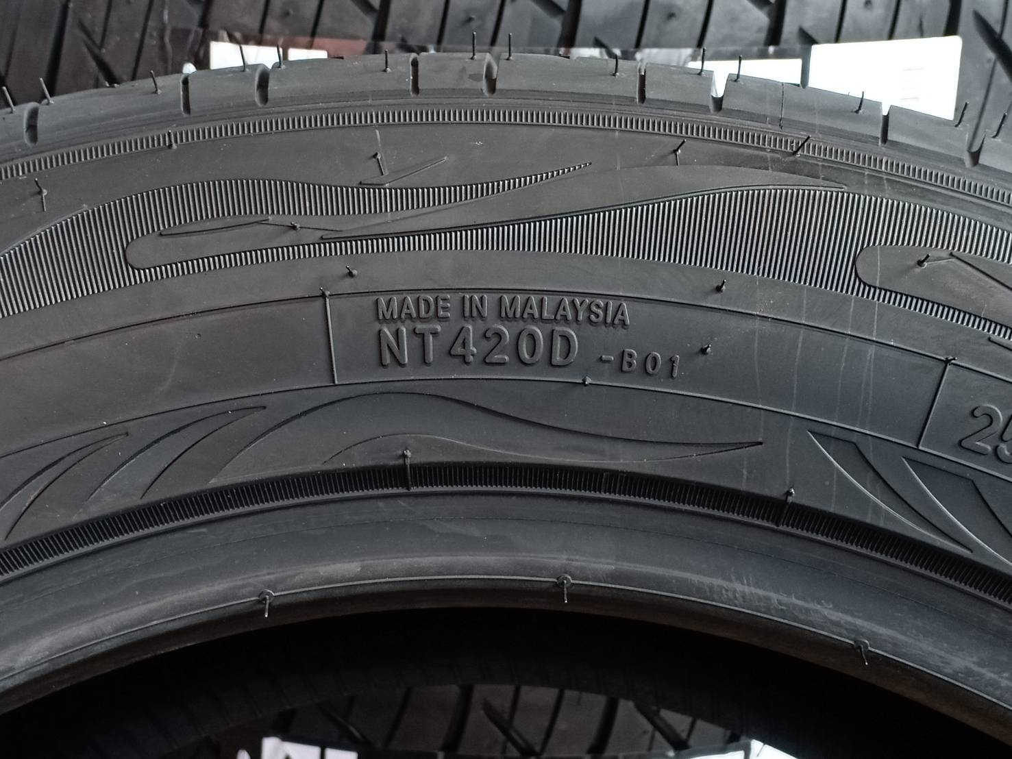 NITTO 255/50R18 NT 420SDต้องการส่วนลดราคาพิเศษ กรุณาสอบถาม