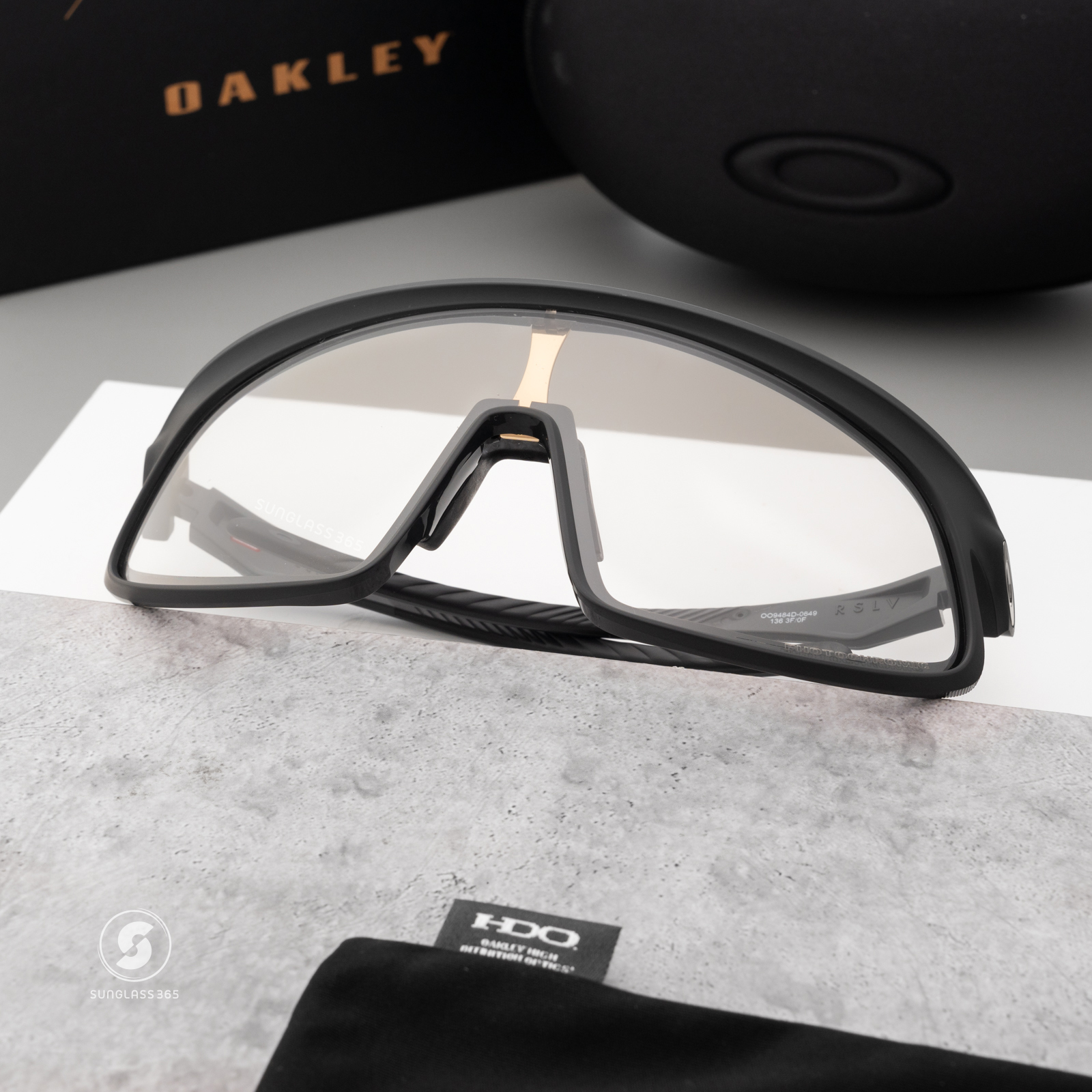 Oakley RSLV OO9484D-06 Matte Carbon Clear Iridium Photochromic