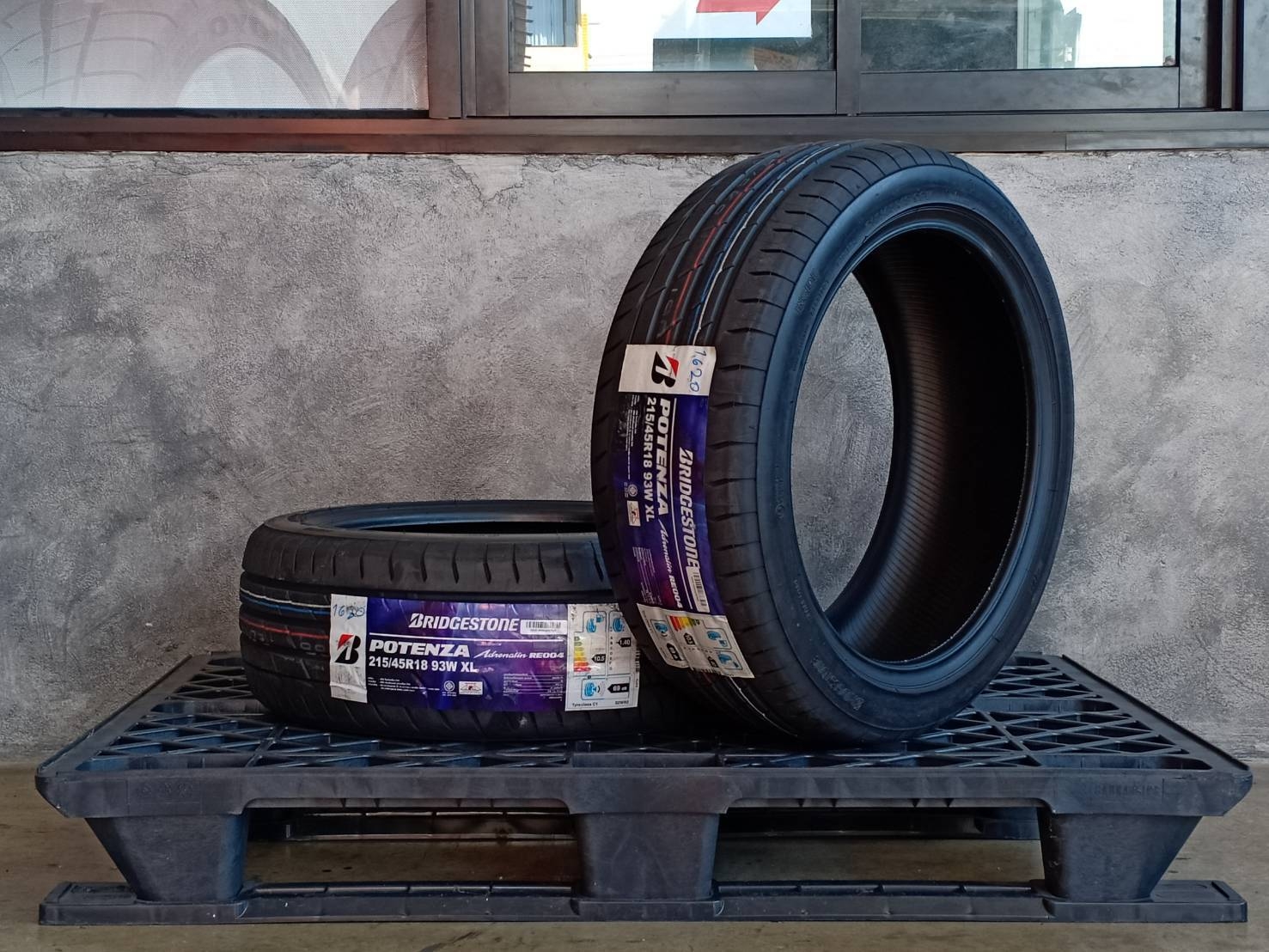 BRIDGESTONE 215/45R18 POTENZA RE004 93W XL MADE IN THAILAND