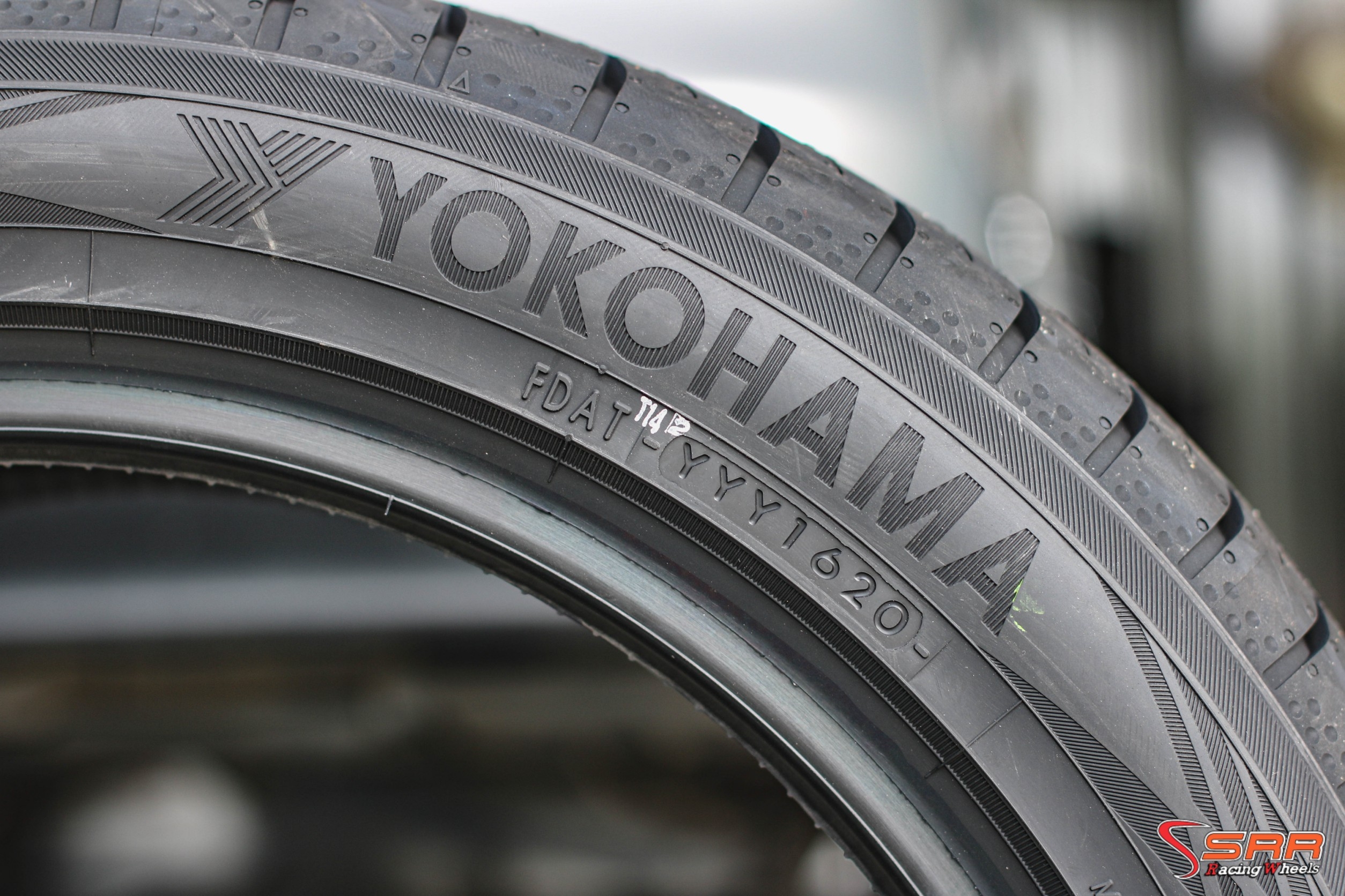 YOKOHAMA AE51 245/45R17 Y20