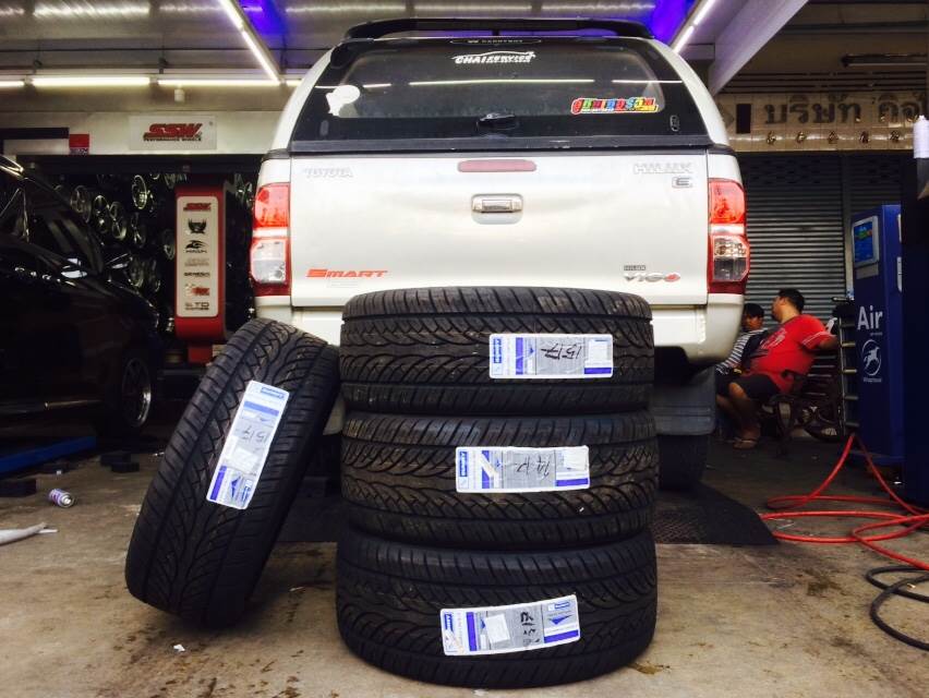 ยางใหม่ SUNNY 265/40-22 ราคาพิเศษ ส่งท้ายปี เส้น 4000 บาท ปี17 ปกติ 6500