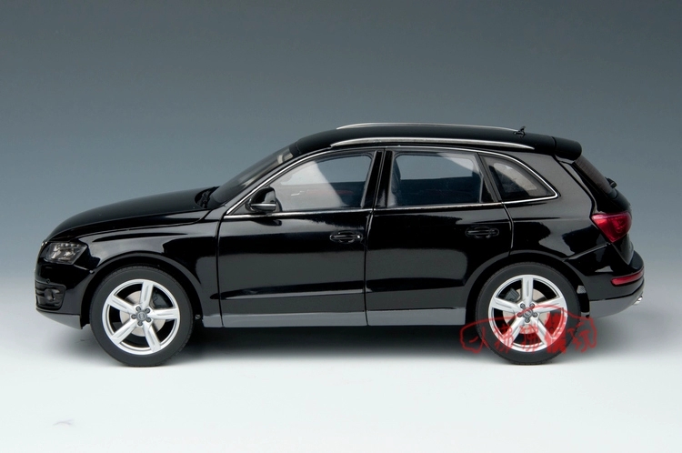 โมเดลรถเหล็ก โมเดลรถยนต์ Audi Q5 3