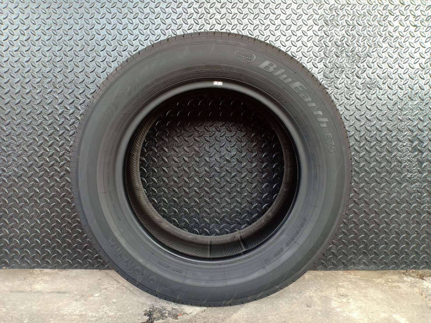 #แนะนำยางรถ #ขอบ16 #ราคาสุดคุ้ม #รถเก๋งเล็กเก๋งขนาดกลาง YOKOHAMA BLUEARTH E75 215/60R16 ปี19 (MADE IN THAILAND)