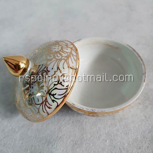 ตลับ (โถ) ใส่แป้งเจิมสีขาวมุก ลายเส้นดอกไม้สีทอง