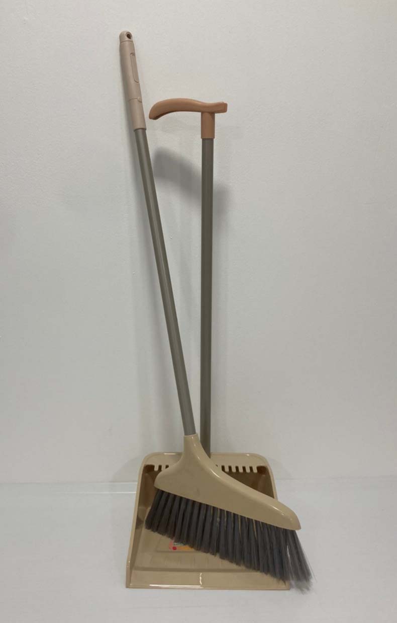 ไม้กวาดพื้นพลาสติก พร้อมที่โกยผง