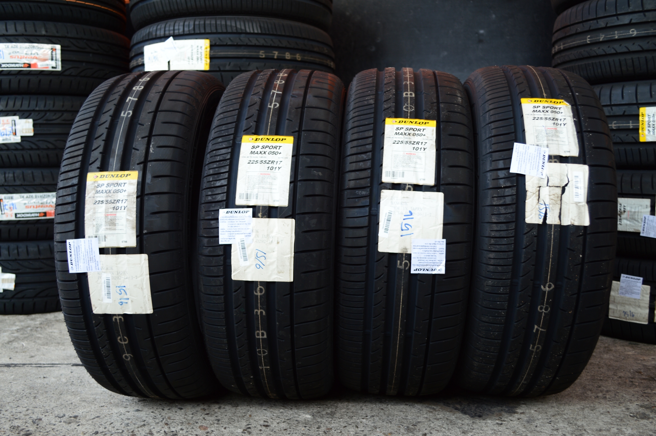 DUNLOP SP SPORT MAXX050+ 225-55R17 ขาย 2,900 ปกติ 5500