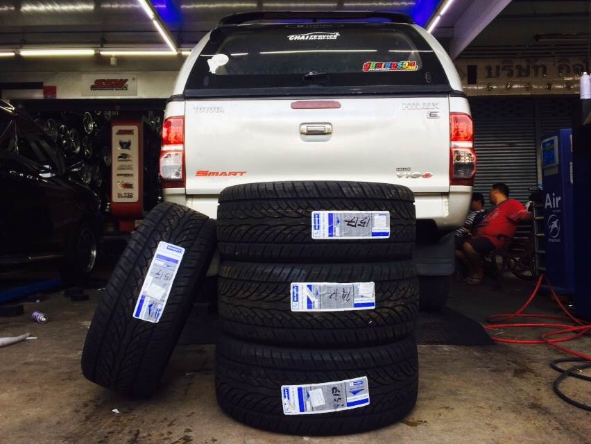 ยางใหม่ SUNNY 265/40-22 ราคาพิเศษ ส่งท้ายปี เส้น 4000 บาท ปี17 ปกติ 6500