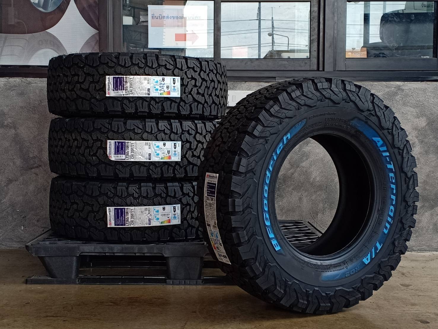 BF-GOODRICH 265/70R16 ALL TERRAIN T/A KO2 121/118S 10PR (ตัวหนังสือขาว) MADE IN THAILAND