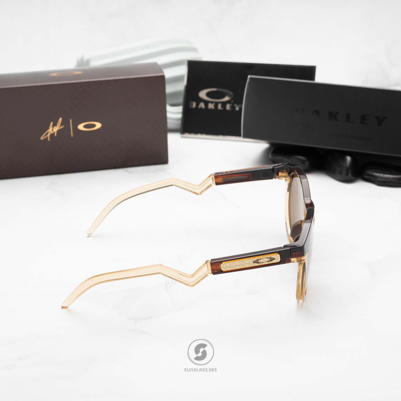 OAKLEY HSTN(A) x Mbappe OO9242A-07 Dark Ember/Light Curry