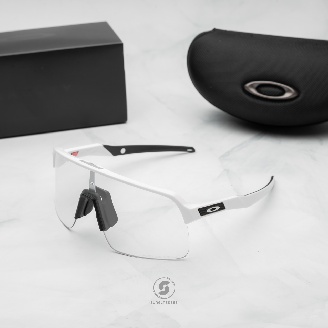 OAKLEY OO9463A-19 Sutro Lite(A) Matte White Clear Photochromic