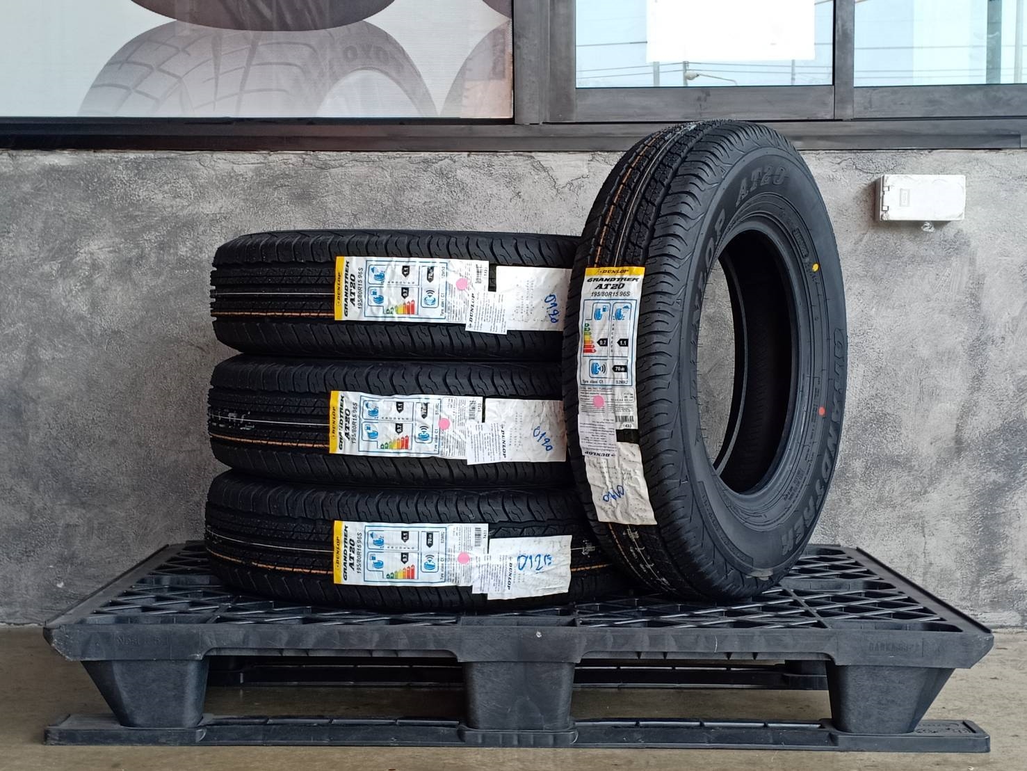 DUNLOP GRANDTREK AT20 195/80R15 ปี20