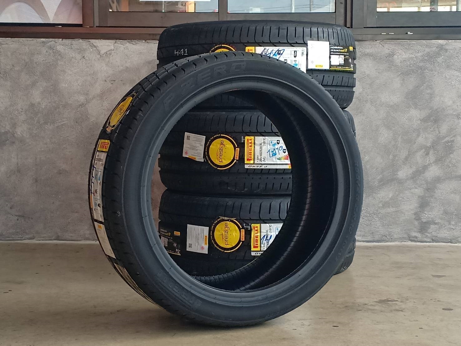 PIRELLI PZERO 255/40-20 ปี19 ราคาพิเศษ