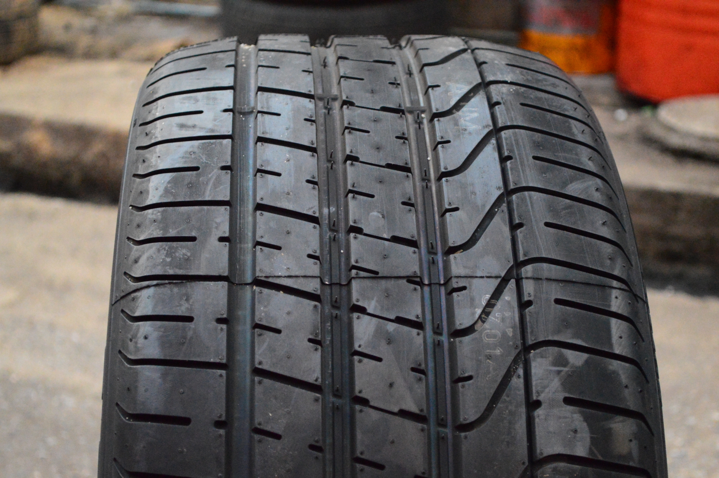 PIRELLI P-ZERO 265-40-18 เส้น 8800 ปกติ 14500 ราคาพิเศษ จำนวนจำกัด