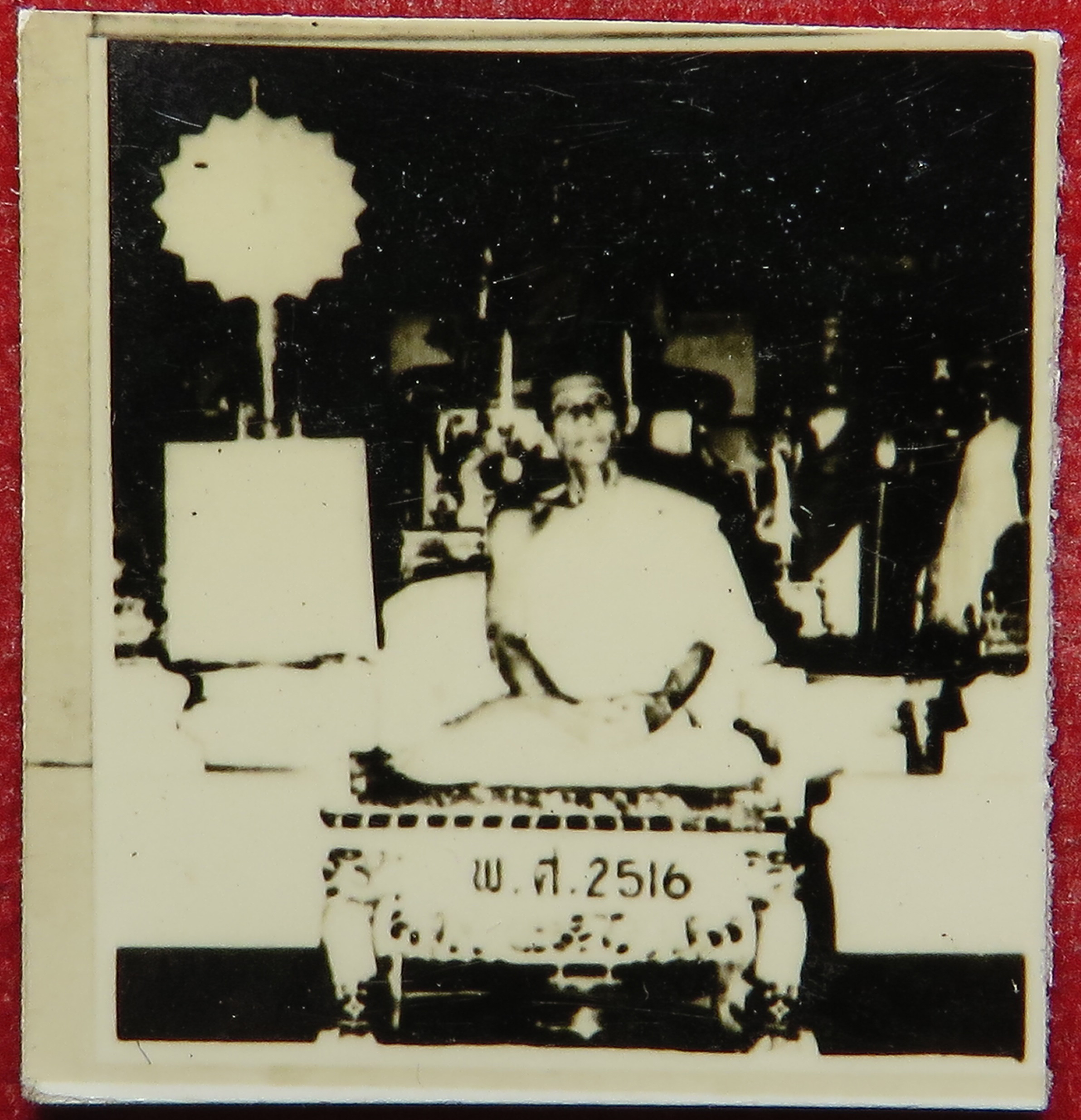 1842 (3) รูปถ่าย ผิวปรอท หลวงพ่อรัตน์ วัดบางบำหรุ จังหวัดกรุงเทพ ปี พ.ศ.2516 (หายาก) รูปจริง ผิวปรอท วิ่งเล่นแสงแวววาว (ส่งฟรี ทั่วประเทศ + รับประกัน พระแท้)