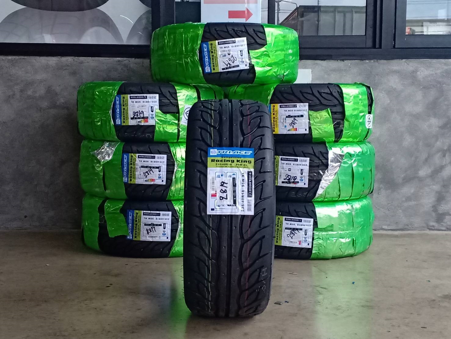 TRI-ACE RACING KING 235/40-18 ปี19 มาใหม่ ราคาพิเศษ