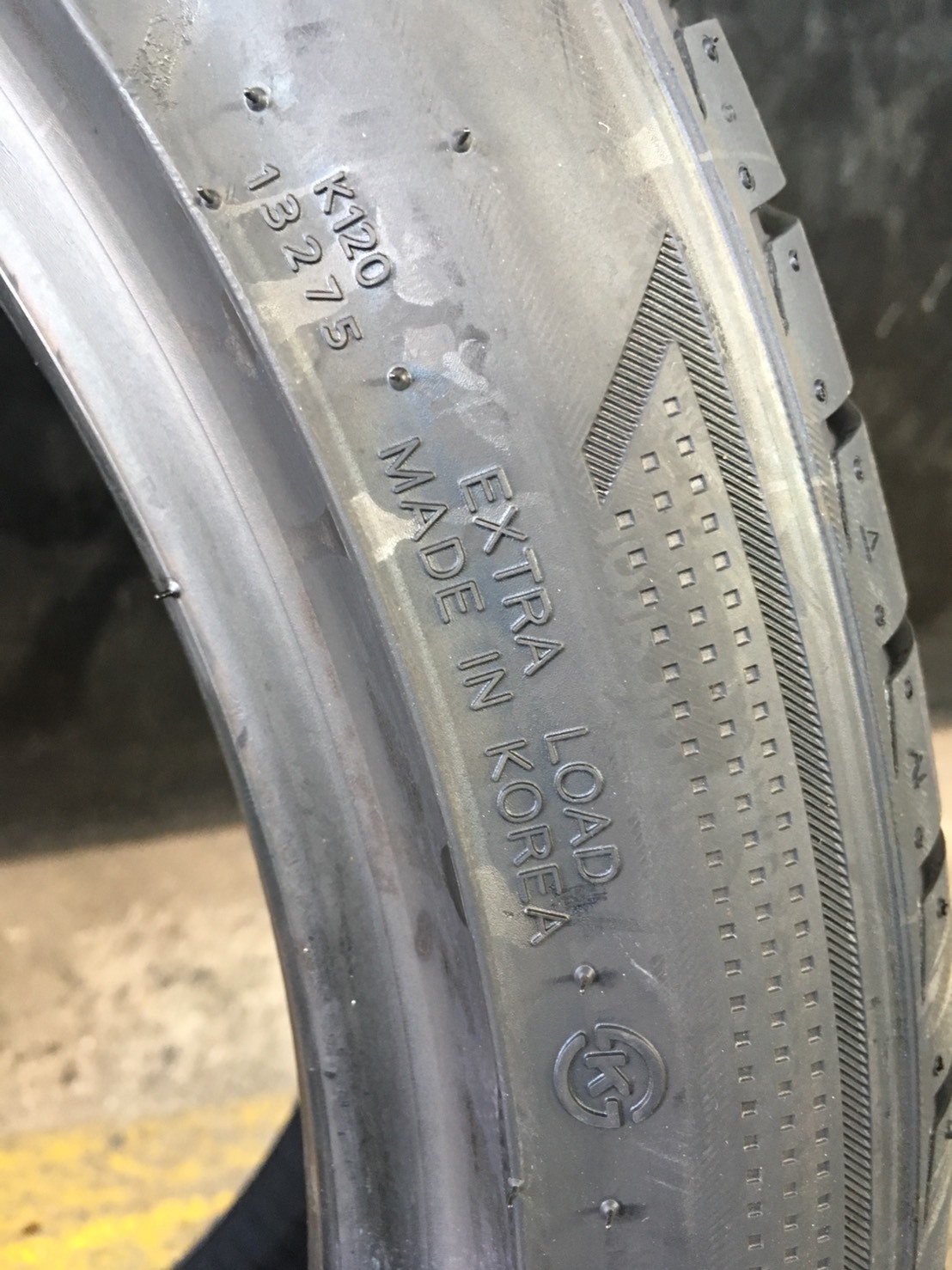 HANKOOK V12 EVO-2 235-40-18 ยางปี18 ราคาลดพิเศษ