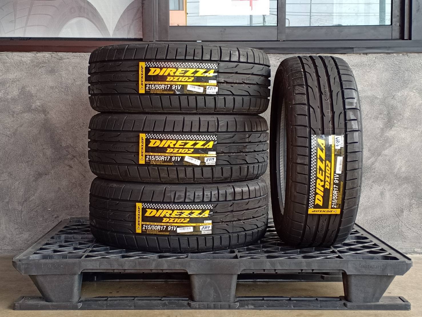 DUNLOP 215/50R17 DIREZZA DZ102 91V MADE IN THAILAND